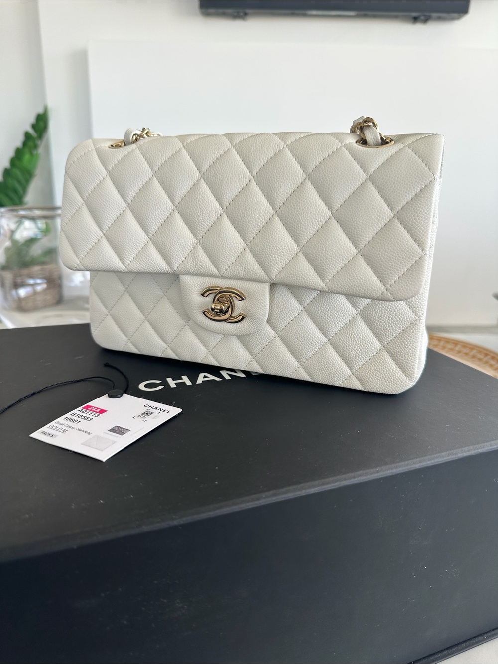 CHANEL Small Classic Flap White Caviar Leather Light Gold Chain - Picture 2 of 11